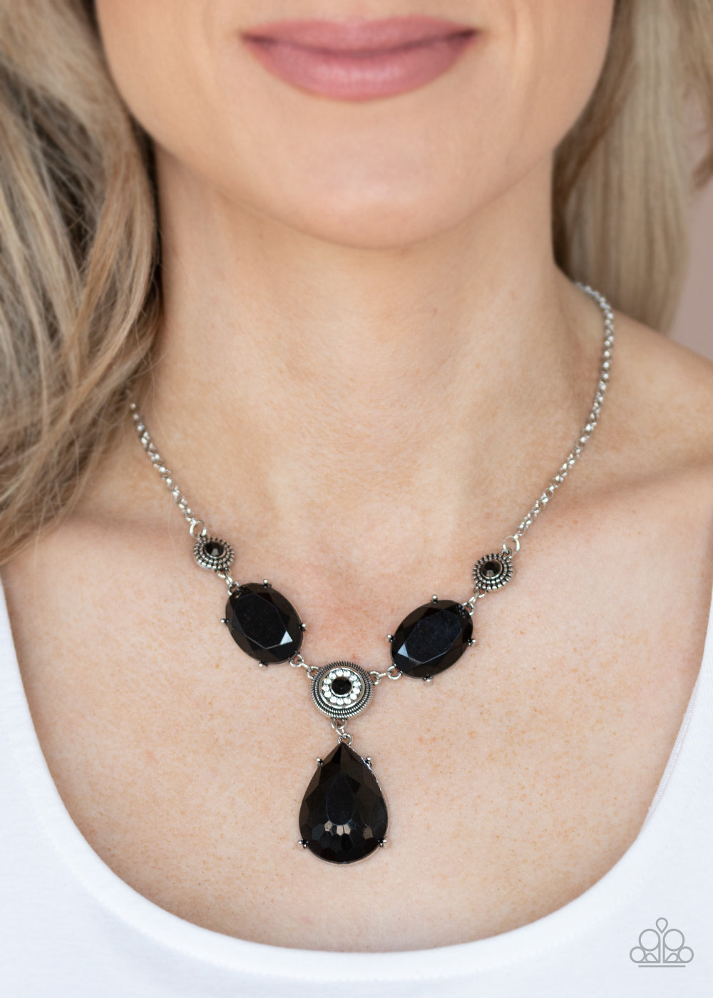 Heirloom Hideaway - Black - Paparazzi